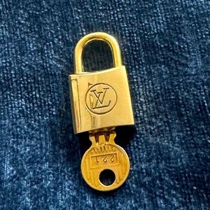 LV Lock & Key #221